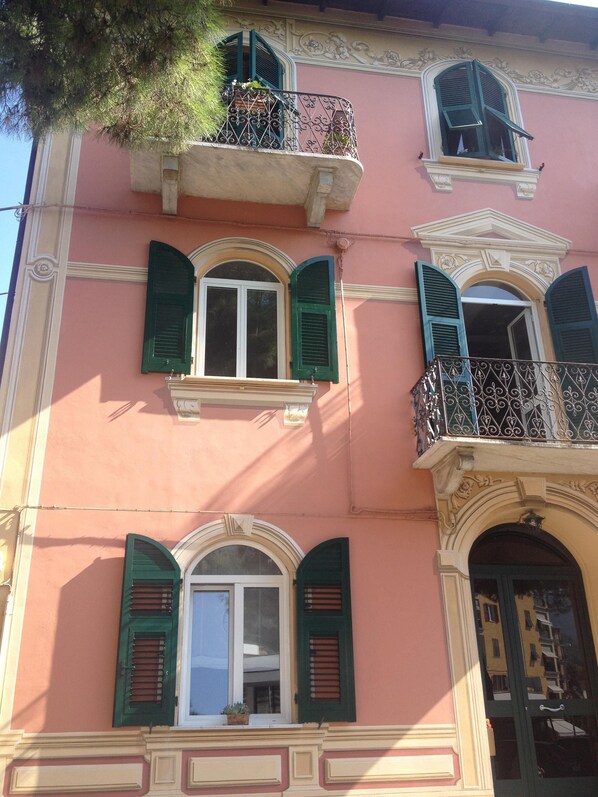 Exterior detail - "Il Nido da Chiara" renovated with fine finishes and a splendid terrace (La Spezia)