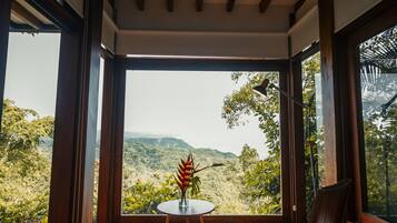 Loft 5, Vista Al Mar | In-room safe, blackout curtains, free WiFi, bed sheets