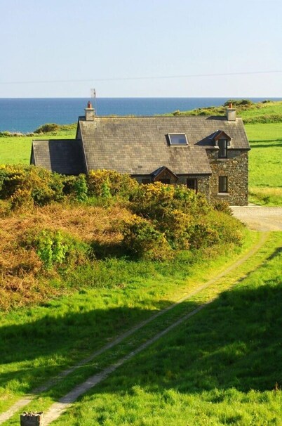 Stunning large stone cottage on the Wild Atlantic Way with sea views and WI-FI