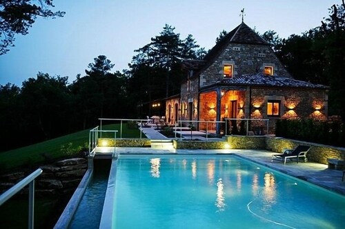 Luxurious large cottage 5 Star/pool/far-reaching views in beautiful countryside