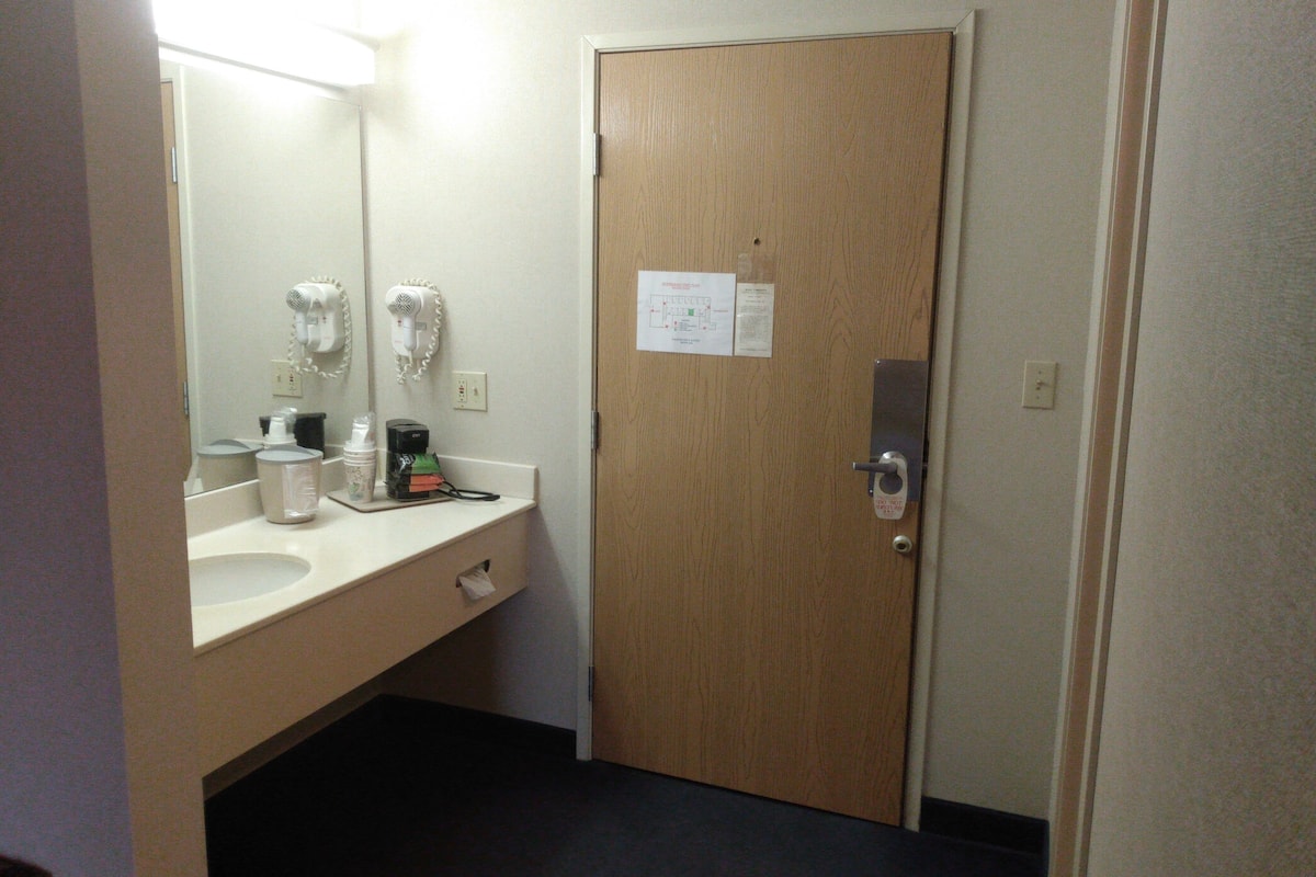 1 bedroom, premium bedding, down duvets, laptop workspace