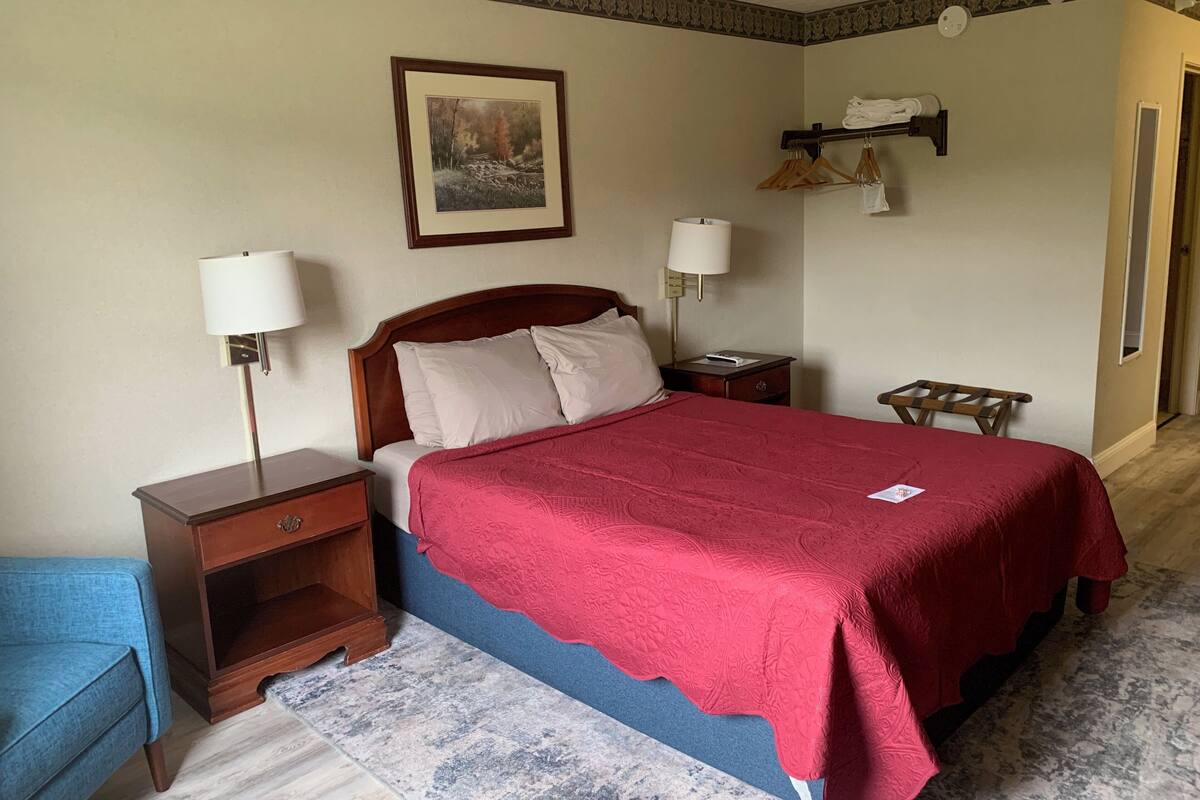 Standard Room, 1 Queen Bed