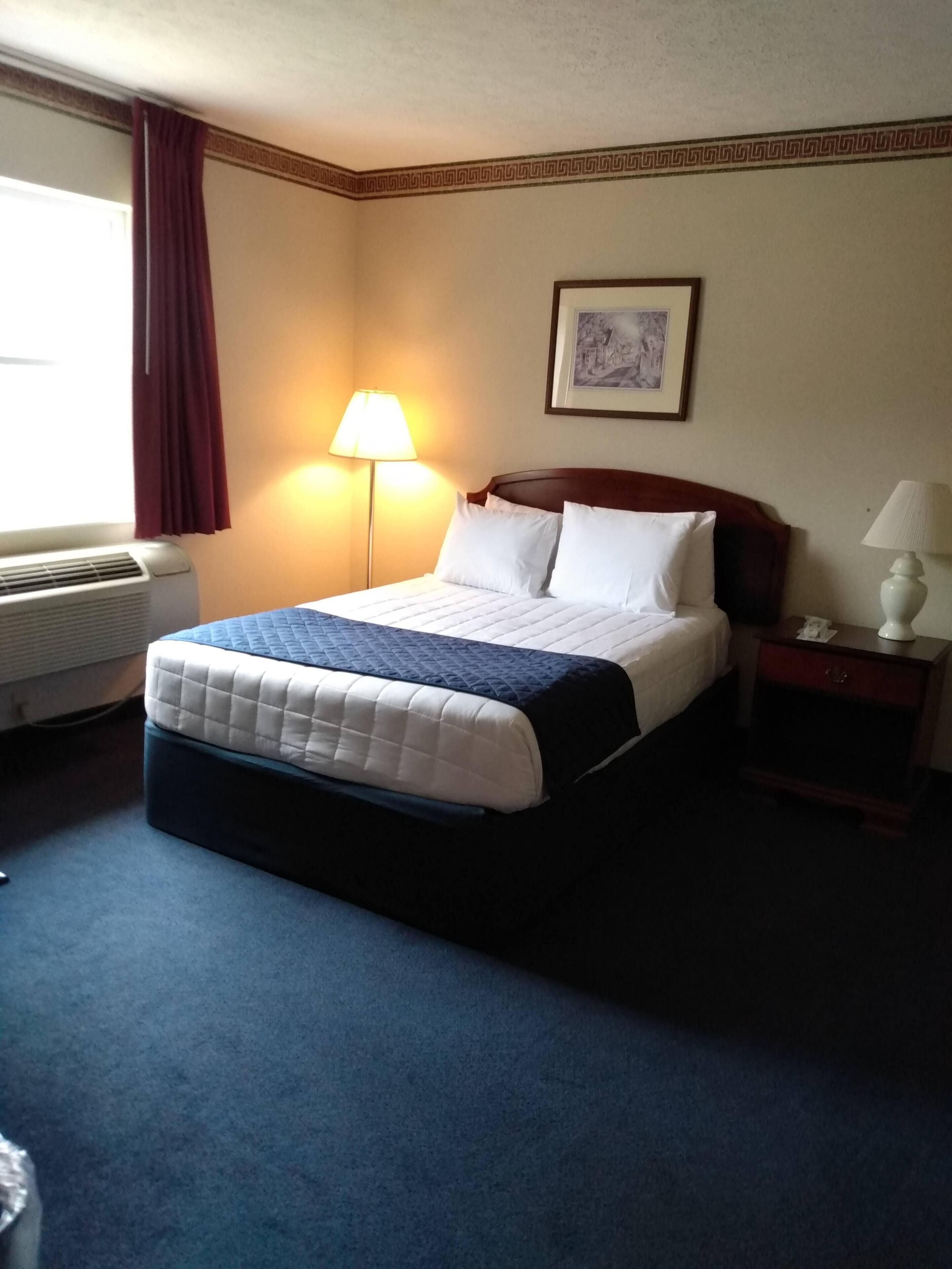 suite, multiple beds | 1 bedroom, premium bedding, down duvets, laptop workspace