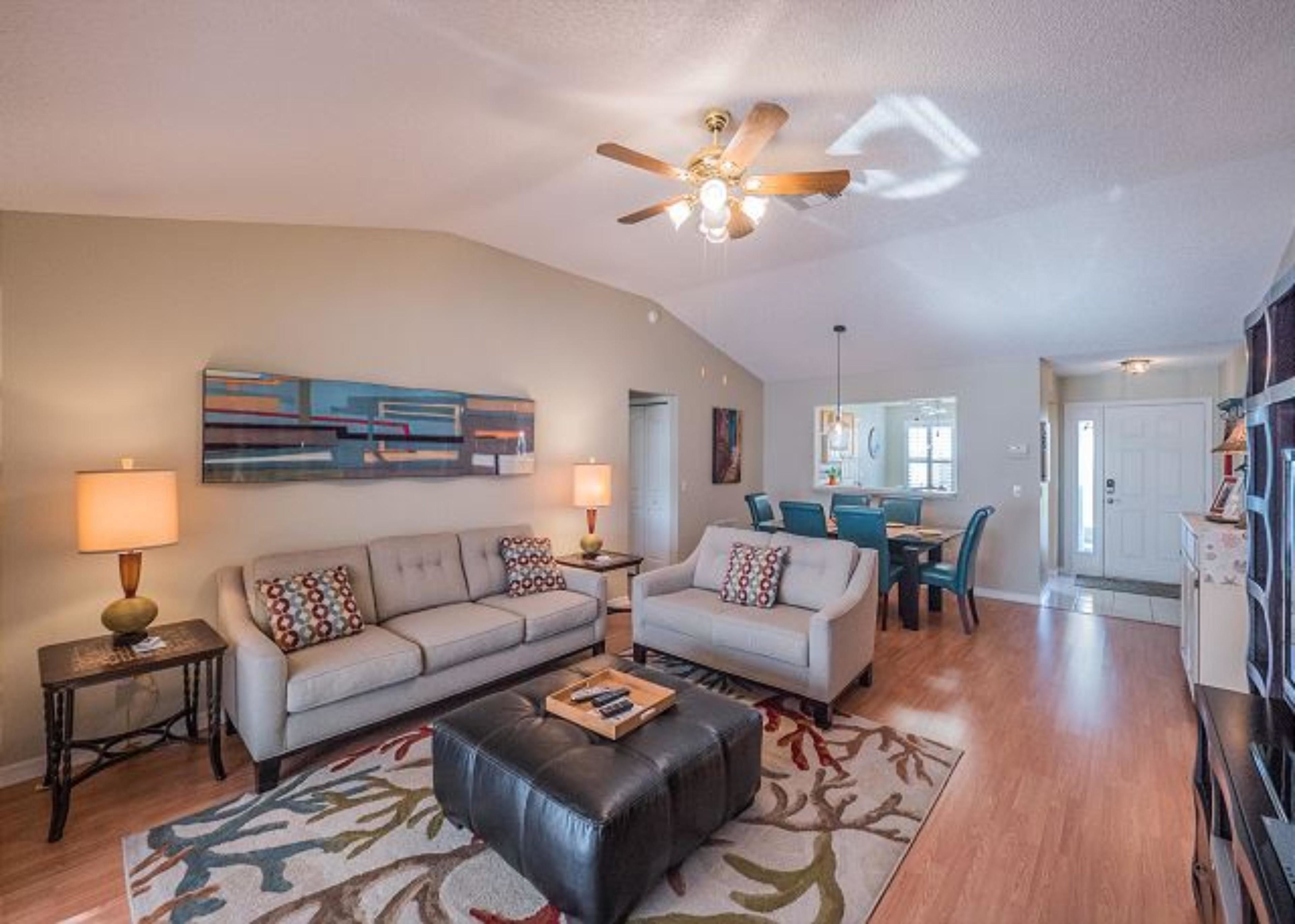 House, 3 Bedrooms | Living room | Flat-screen TV