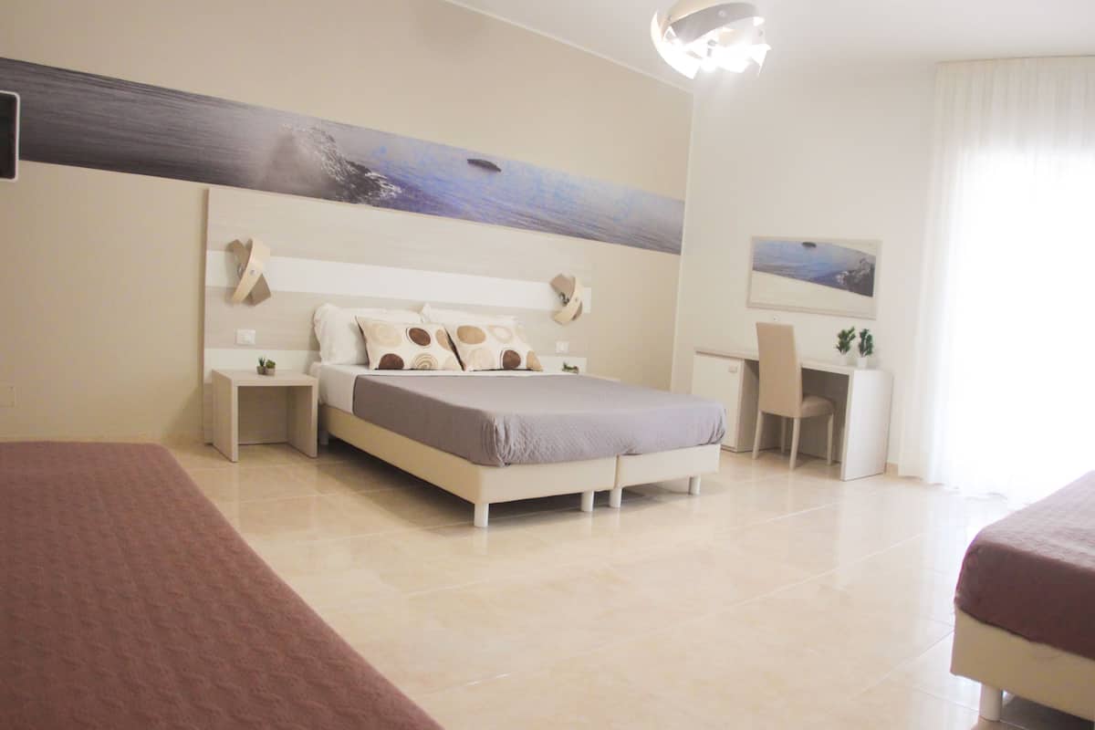 Vierbettzimmer | 1 Schlafzimmer, hochwertige Bettwaren, Daunenbettdecken, Minibar
