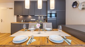 ثلاجة، ميكروويف، فرن، غسالة أطباق