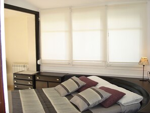 4 habitaciones, tabla de planchar con plancha, wifi y ropa de cama