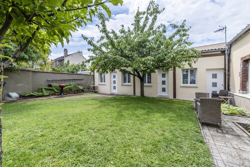 Independent studio with garden, near cathedral of Reims
