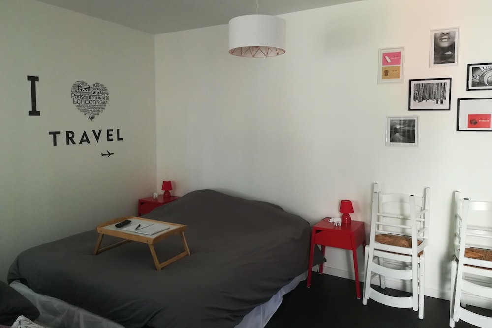 Independent studio with garden, near cathedral of Reims