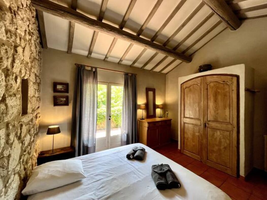 4 slaapkamers, een bureau, een strijkplank/strijkijzer, gratis wifi