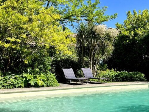 MAGNIFIQUE MAS  - COEUR du VILLAGE  - LUBERON VENTOUX avec JARDIN PISCINE PRIVES