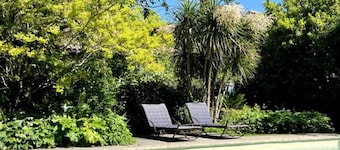 MAGNIFIQUE MAS - COEUR du VILLAGE - LUBERON VENTOUX avec JARDIN PISCINE PRIVES