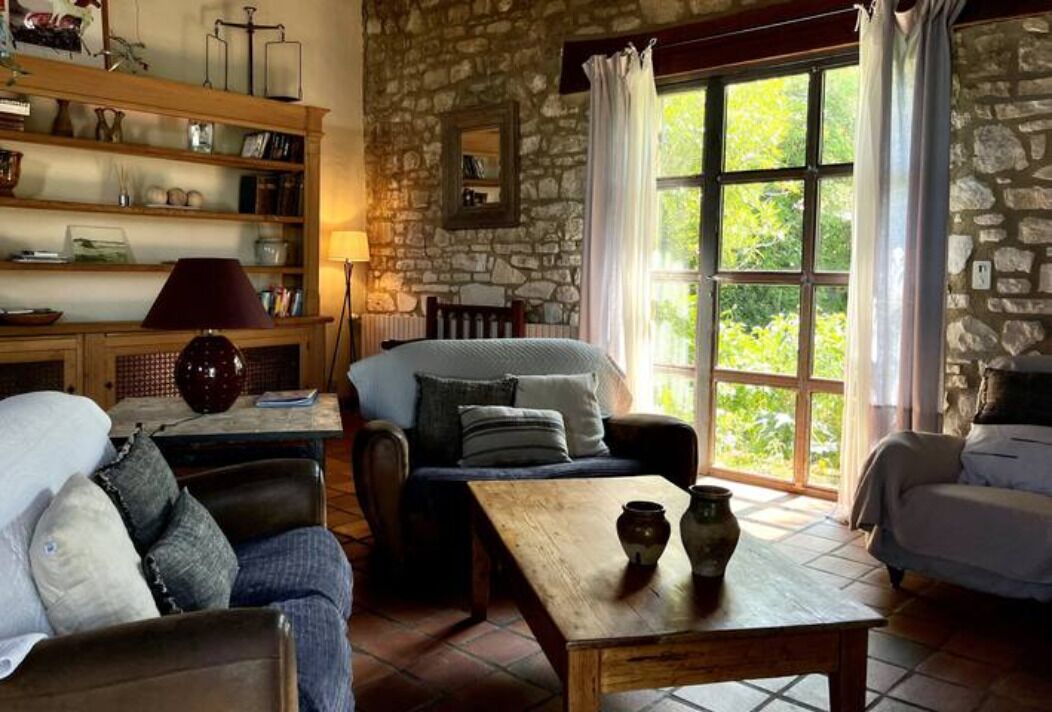 TV, fireplace, DVD player, books