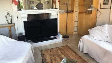 2 chambres, coffres-forts dans les chambres, fer et planche Ă repasser