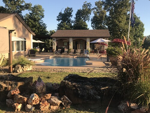 HEATED POOL  Grand Serenity is your Oasis on South Grand