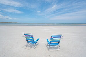 På stranden