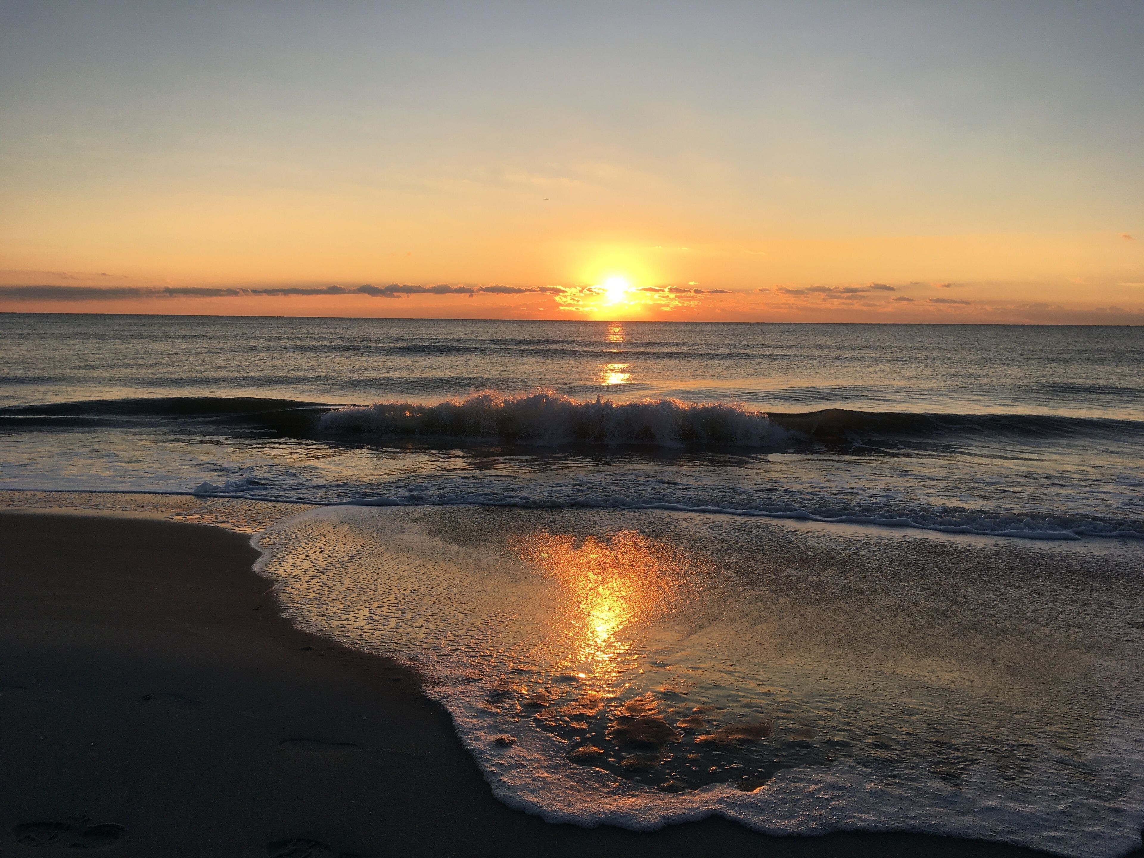 Beach nearby, sun-loungers, beach towels