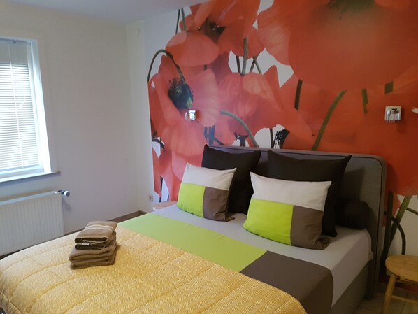 Premium bedding, desk, cots/infant beds, free WiFi