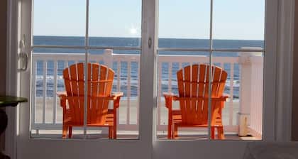 Oceanfront Condo. Top Floor Unit. Walking Distance to Everything.