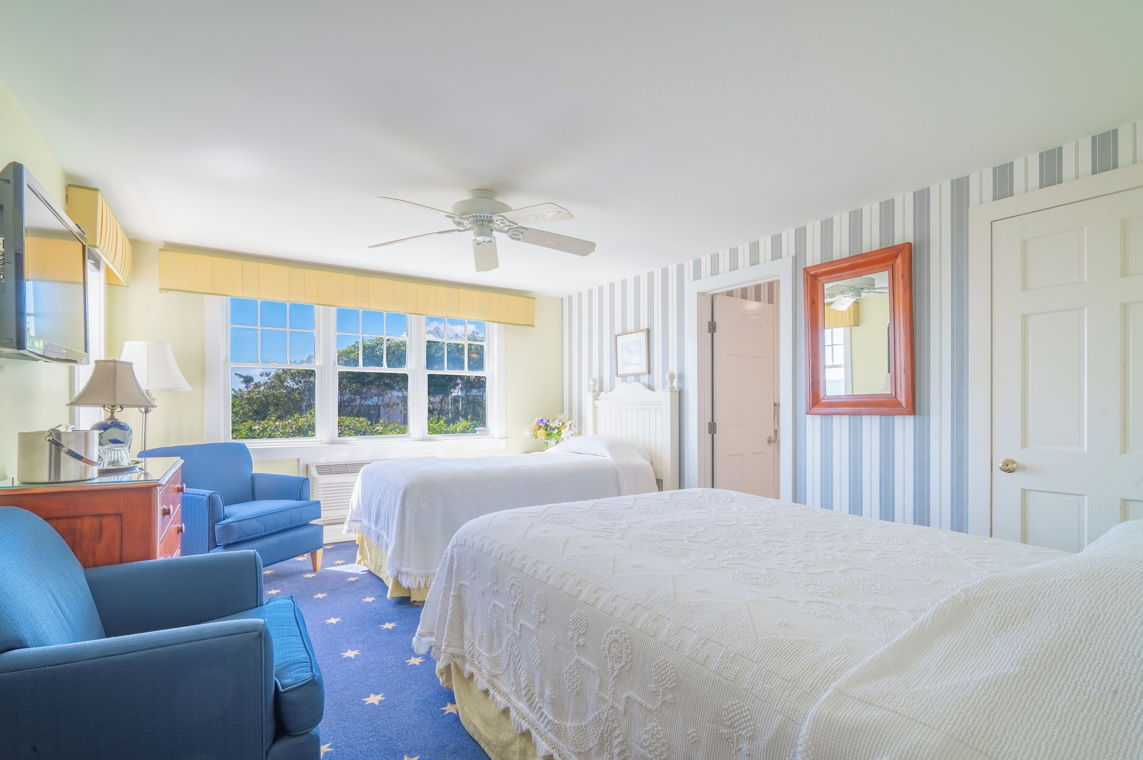 Superior Room, Queen Bed and Twin Bed, Ocean View | Bantalan ekstra lembut dan didekorasi berbeda-beda