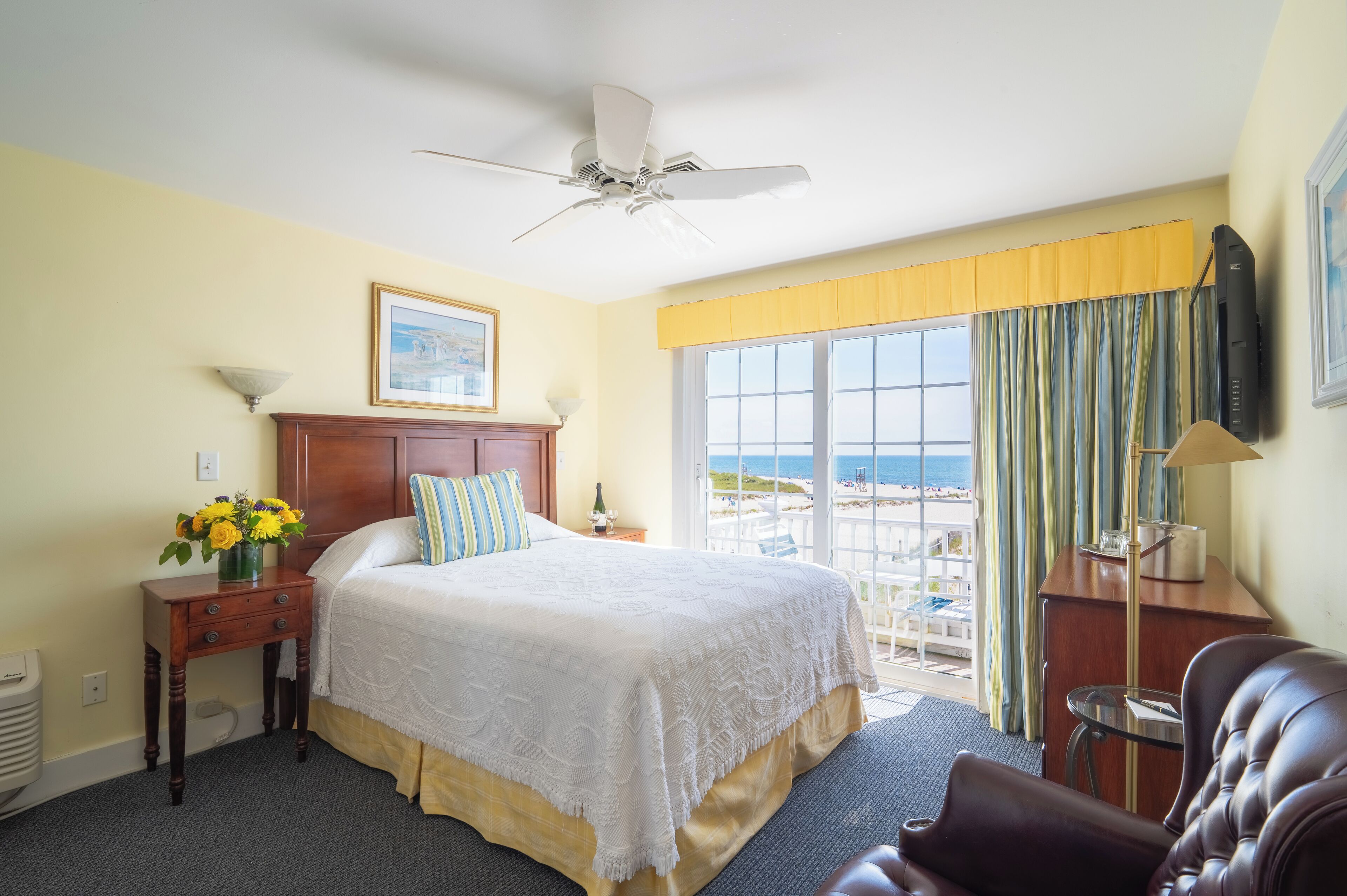 Deluxe Room, 1 Queen Bed, Balcony, Beach View