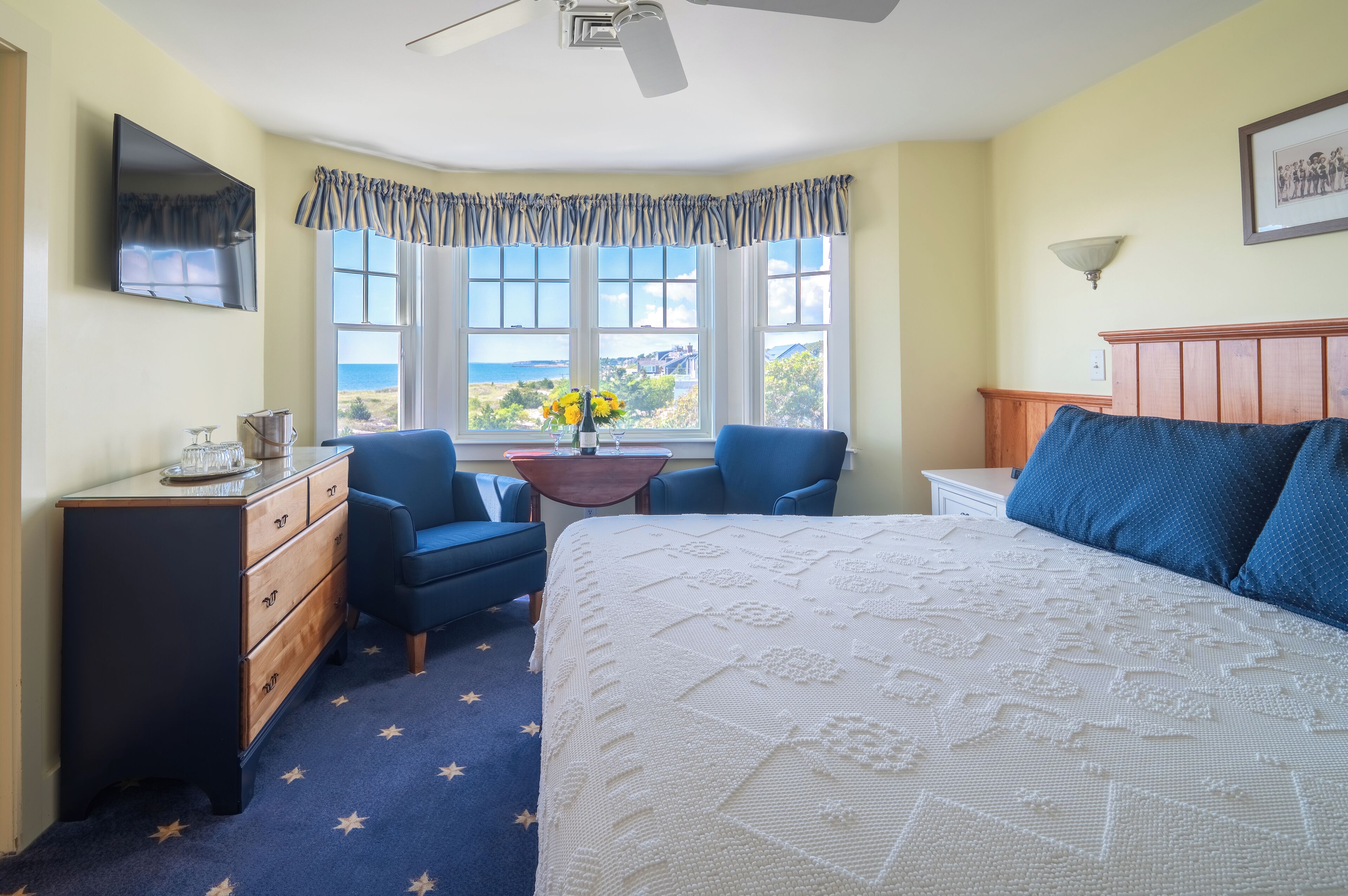 Deluxe Room, 1 King Bed, Ocean View