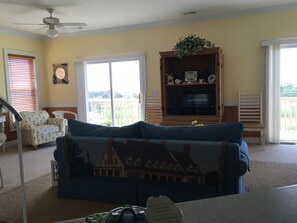 Smart TV, DVD player, stereo - Great Rate/Pet Friendly/Panoramic view of the sound, walk to the beach. (Frisco)