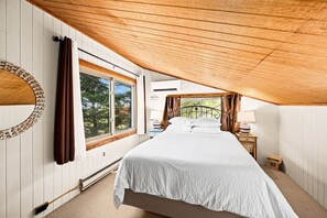 4 bedrooms, desk, iron/ironing board, free WiFi