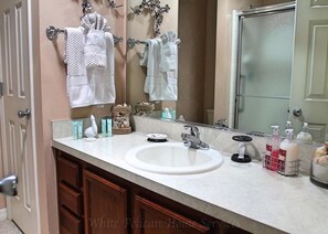 Bathroom - Bluffton Road 1593 by White Pelican VR (The Villages)
