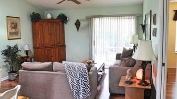 Rumah, 3 kamar tidur | Ruang keluarga | TV layar datar