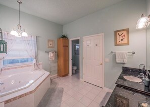 Ferienhaus, 2 Schlafzimmer | Badezimmer | Duschwanne, Komfortbadewanne, Haartrockner, Handtücher