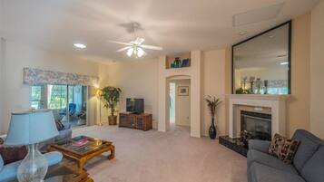 Rumah, 2 kamar tidur | Ruang keluarga | TV layar datar