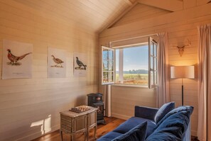 Cottage, Lake View | Living area | Flat-screen TV, pay films - Domaine de Bellevue - Restaurant & Spa (Neufmoutiers-en-Brie)
