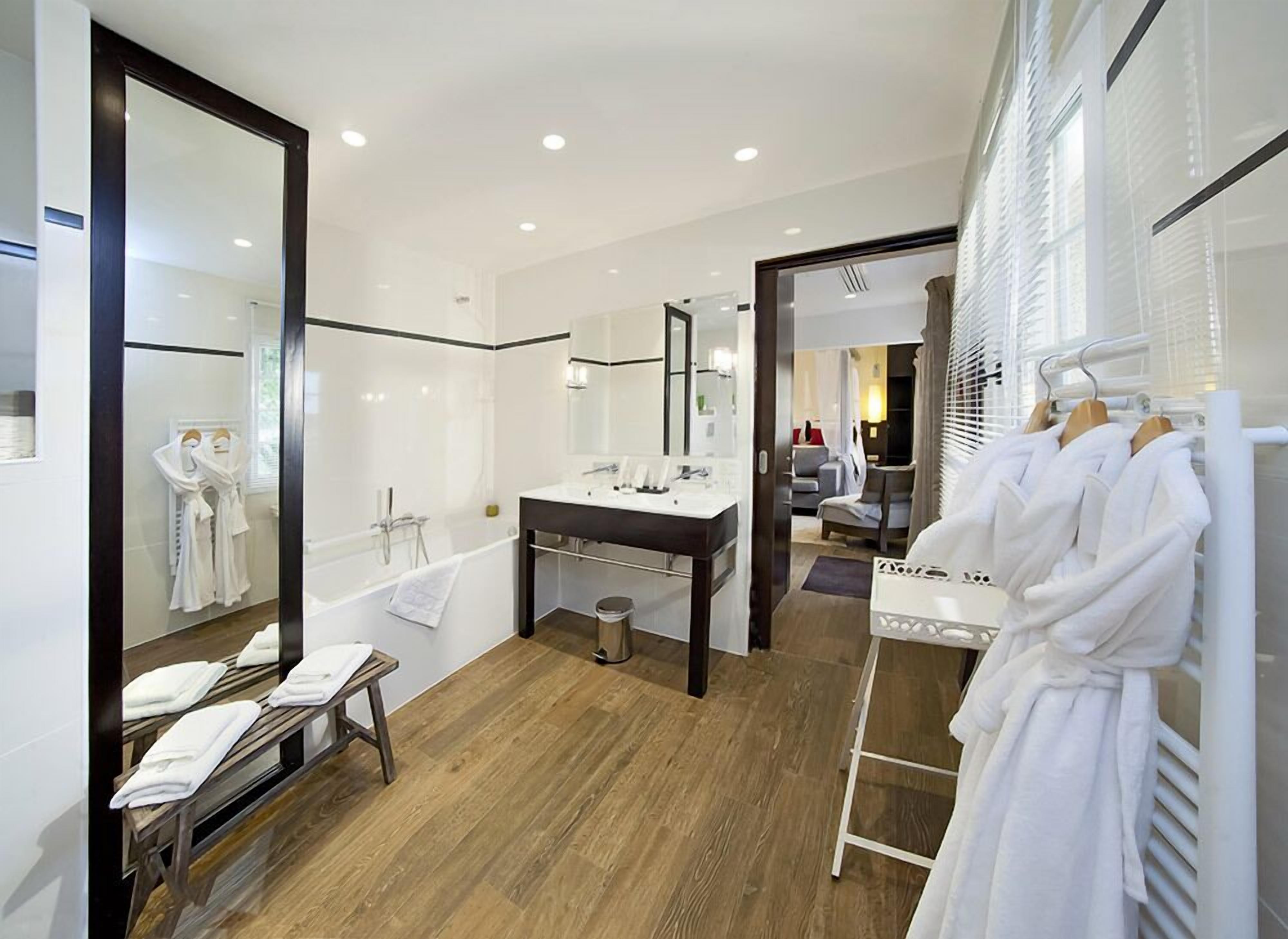 cottage | bathroom | free toiletries, hair dryer, bathrobes, slippers