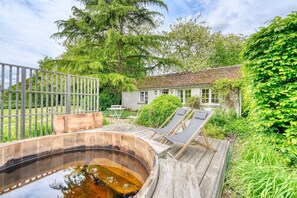 Superior Villa, Hot Tub - Domaine de Bellevue, The Originals Relais (Neufmoutiers-en-Brie)