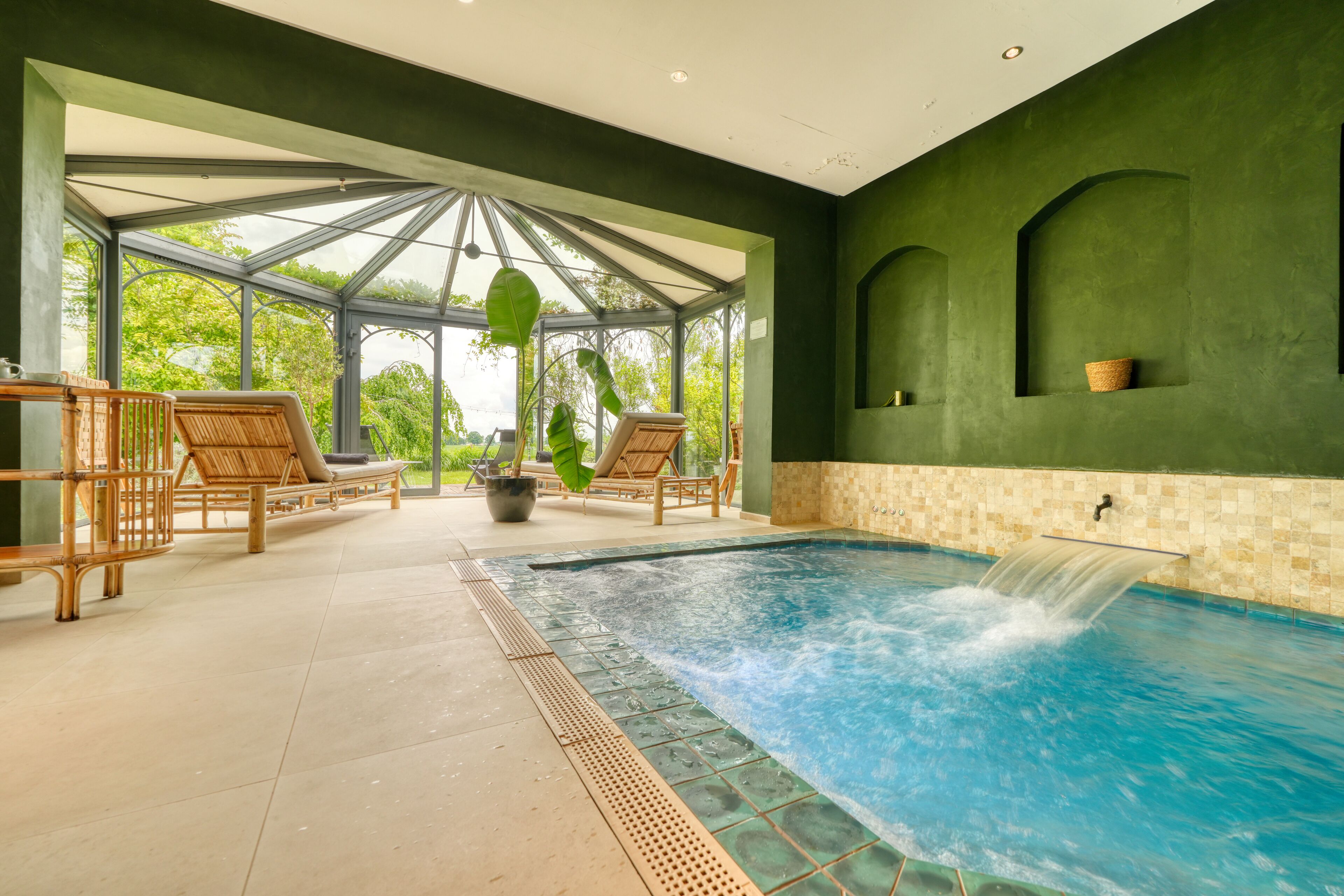 Couples treatment room(s), body treatments, body scrubs, facials