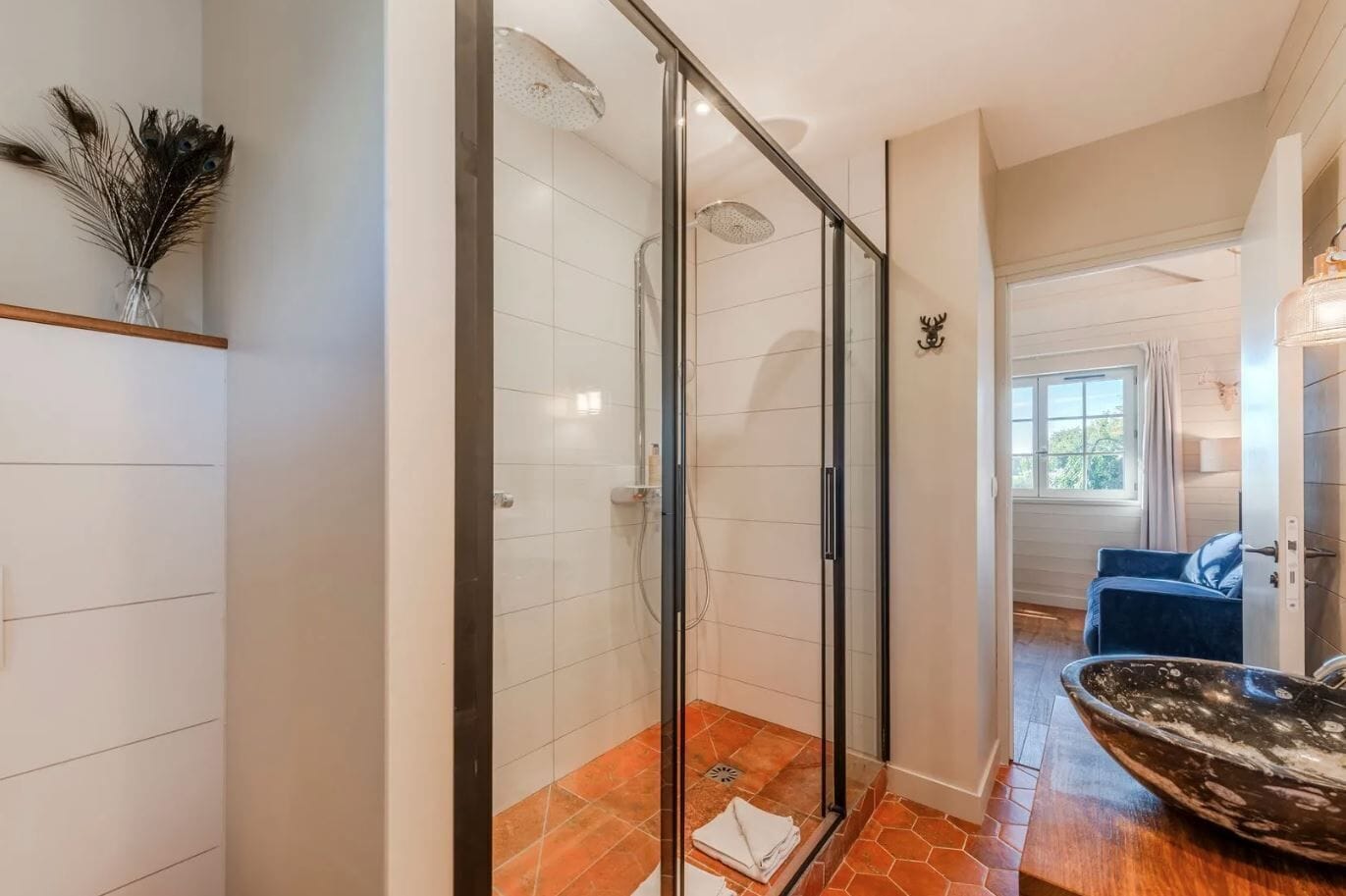 Ferienhaus, Seeblick | Badezimmer | Kostenlose Toilettenartikel, Haartrockner, Bademäntel, Hausschuhe