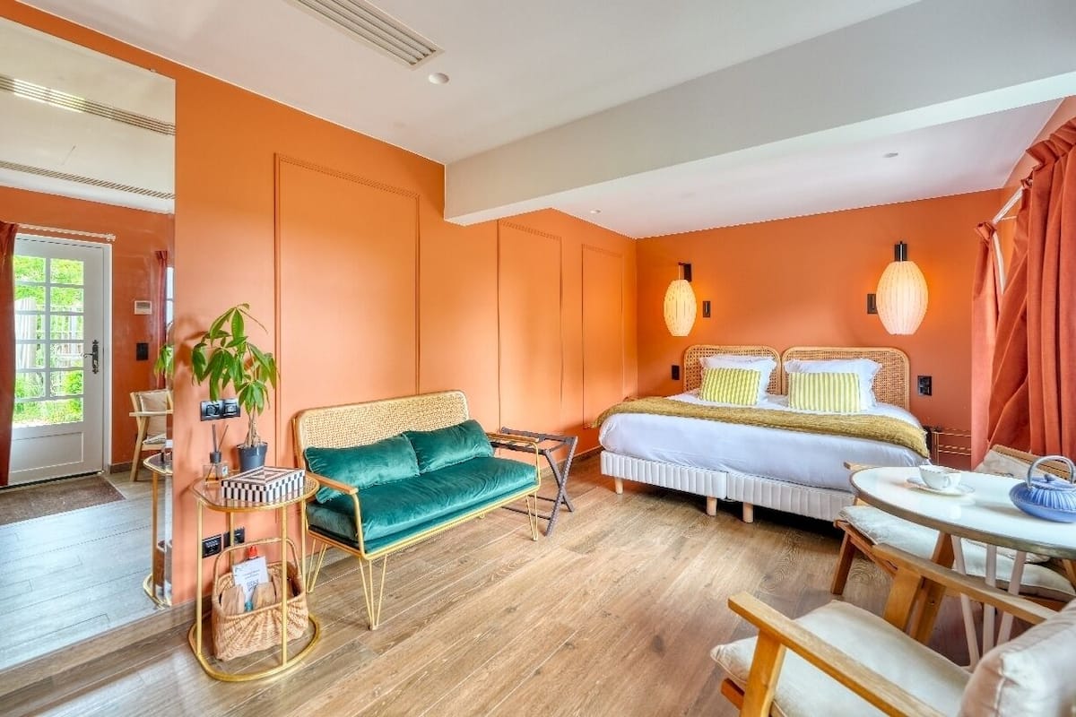 Villa superior, bañera de hidromasaje | 1 dormitorio, ropa de cama de alta calidad, minibar y caja fuerte