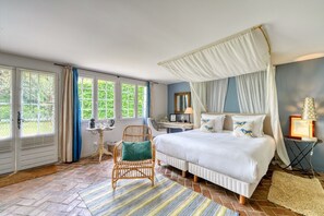 Vila standard | 1 quarto, roupas de cama premium, frigobar, cofres nos quartos