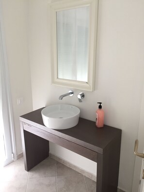 Luxury-Villa | Waschbecken im Bad