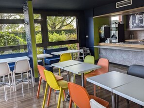 Buffet déjeuner servi tous les jours en supplément