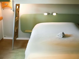 Quarto triplo, várias camas | Wi-Fi de cortesia