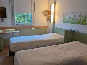 Twin Room, 2 Single Beds | Free WiFi