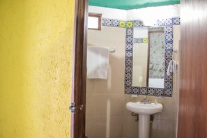 Standard Room, 1 Double Bed | Bathroom | Shower, free toiletries, hair dryer