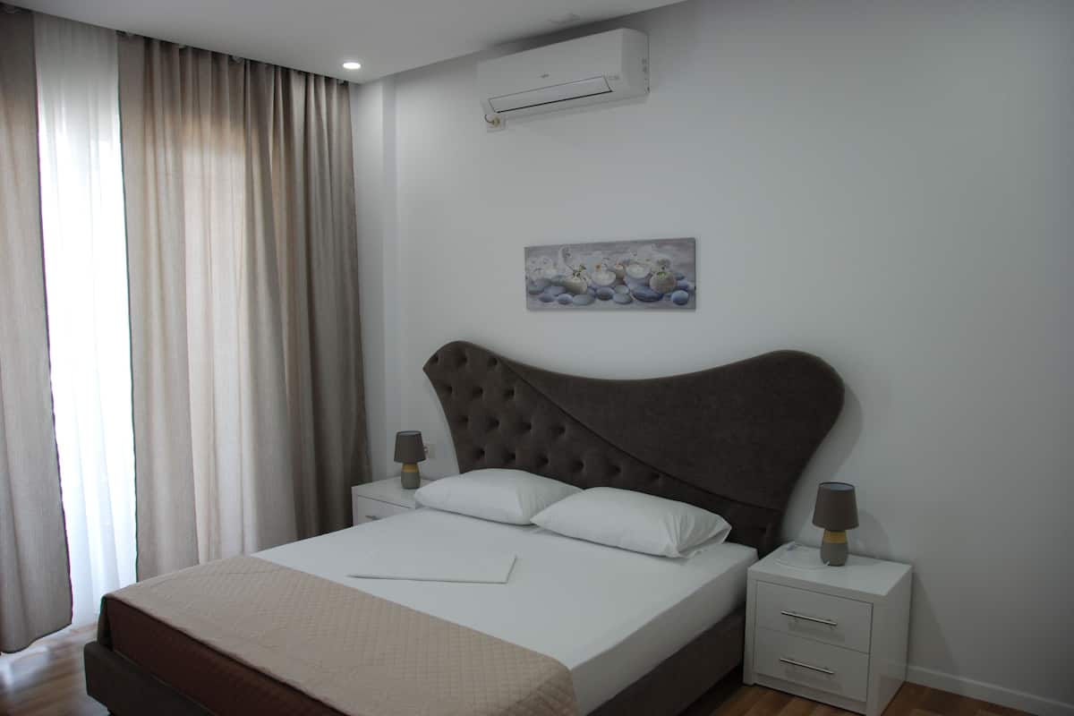 Free cots/infant beds, rollaway beds, free WiFi