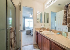 Bathroom - English Ivy Court 2600 by White Pelican VR (The Villages)