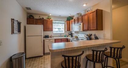 English Ivy Court 2600 by White Pelican VR