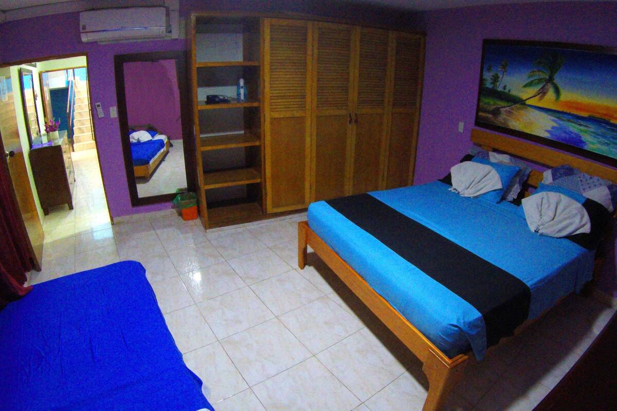 Club appartement, 2 slaapkamers | Een bureau, gratis wifi