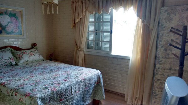 Rumah | 3 kamar tidur, setrika/meja setrika, Wi-Fi gratis, dan seprai linen