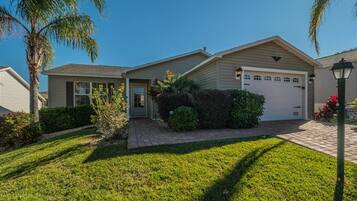 Pintu masuk properti